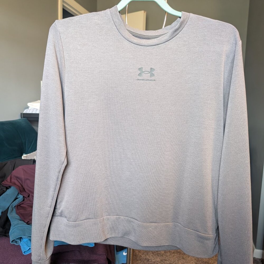 Grey Women's Under Armour Sweatshirt with pockets.  Size Medium.